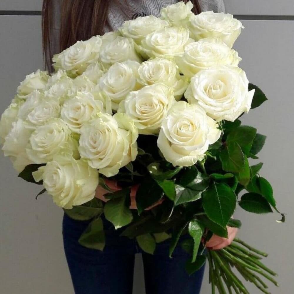 25 белых роз Мондиаль