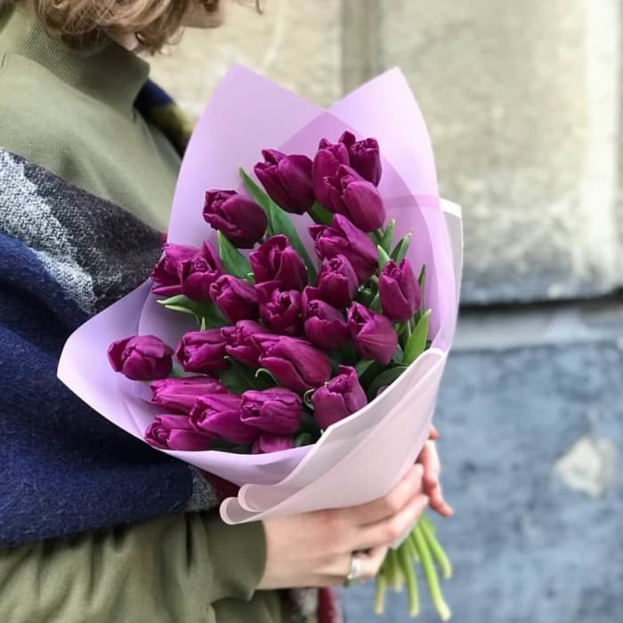 Акция! Букет из 19 фиолетовых тюльпанов