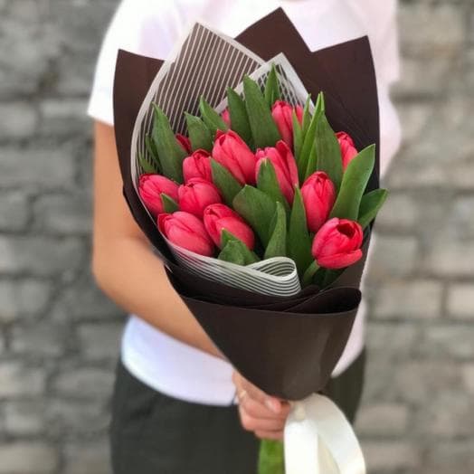 Букет из 15 весенних тюльпанов
