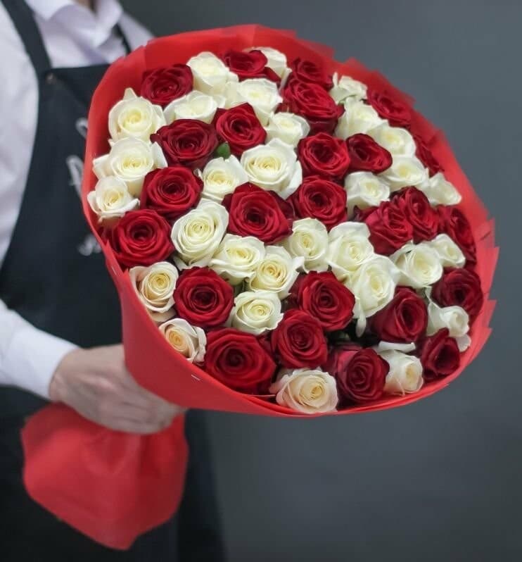 Букет Шик из красных и белых роз