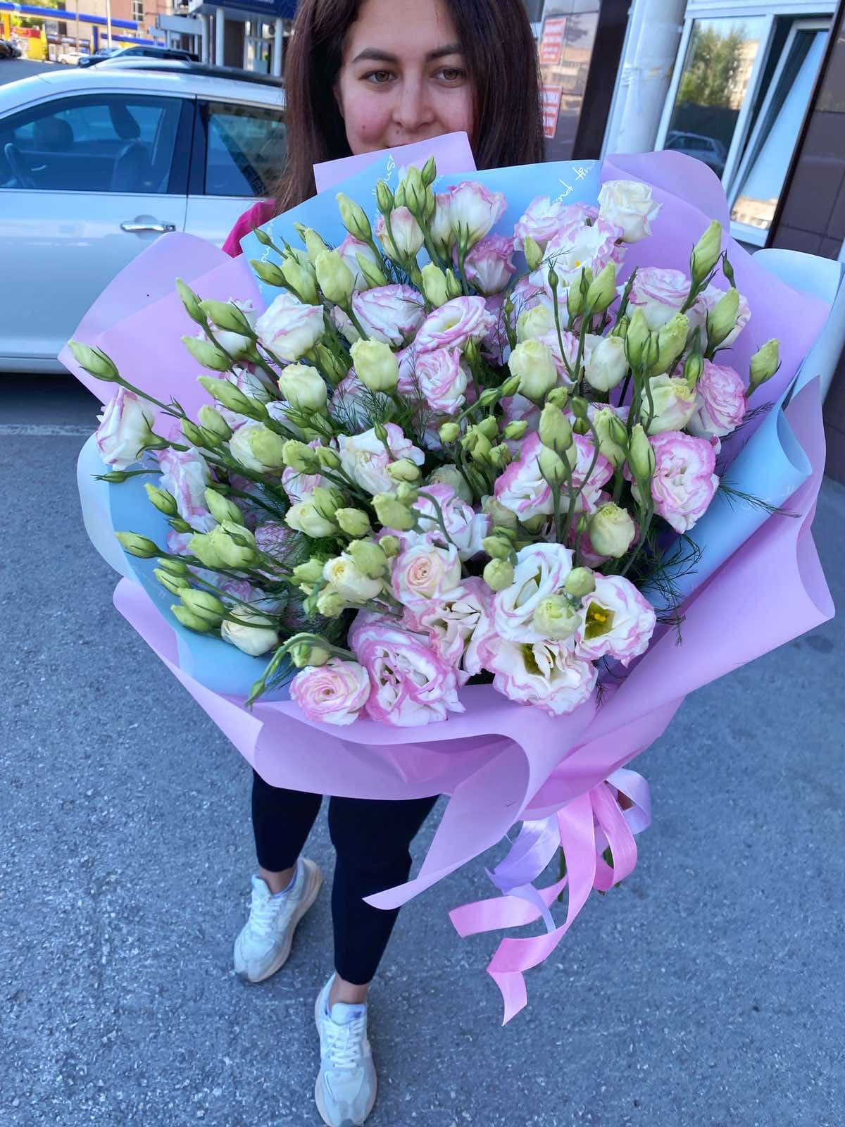 Букет из 11 веточек нежных эустом