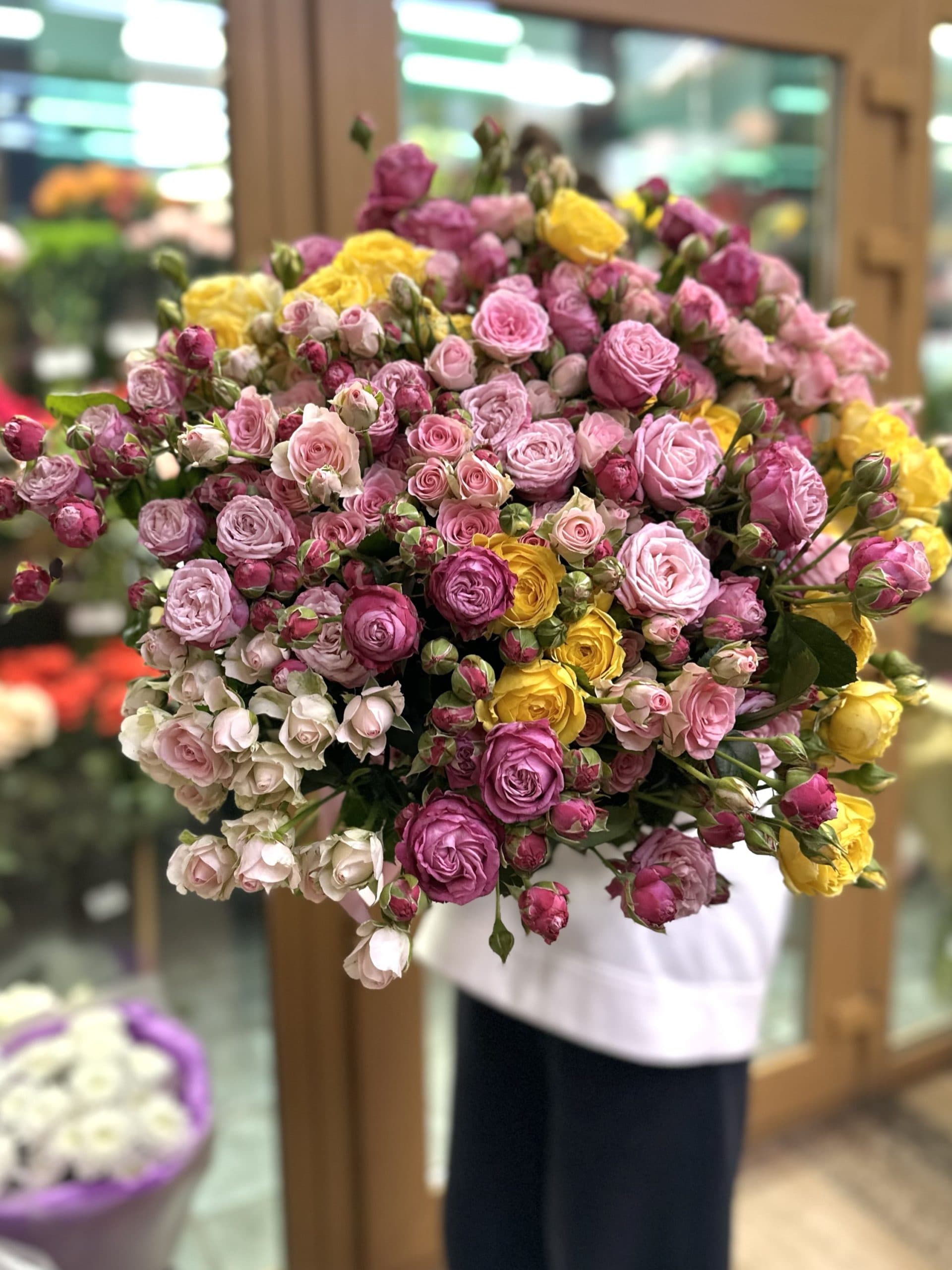 Букет из 25 кустовых роз Мария