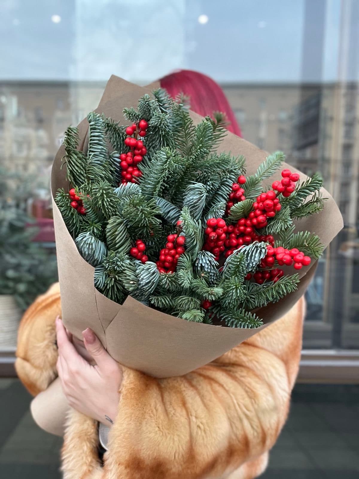 Новогодний букет из нобилиса